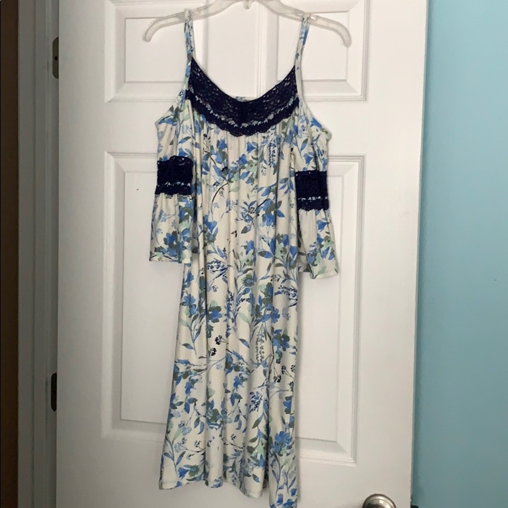 Flower shoulderless summer dress